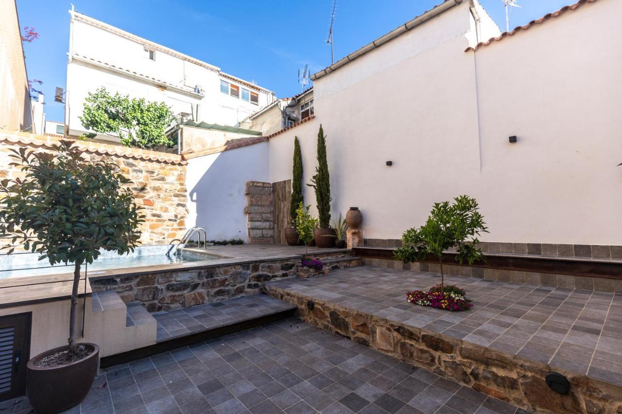 Apartamentos Turisticos De La Bernarda Caces 외부 사진