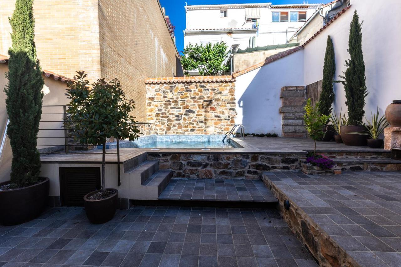 Apartamentos Turisticos De La Bernarda Caces 외부 사진