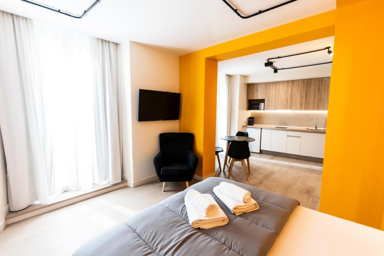 Apartamentos Turisticos De La Bernarda Caces 외부 사진