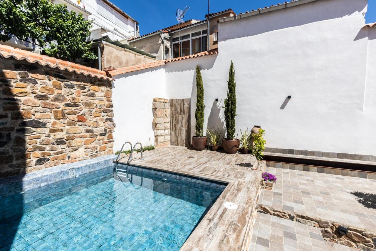 Apartamentos Turisticos De La Bernarda Caces 외부 사진