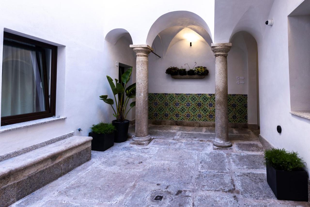 Apartamentos Turisticos De La Bernarda Caces 외부 사진