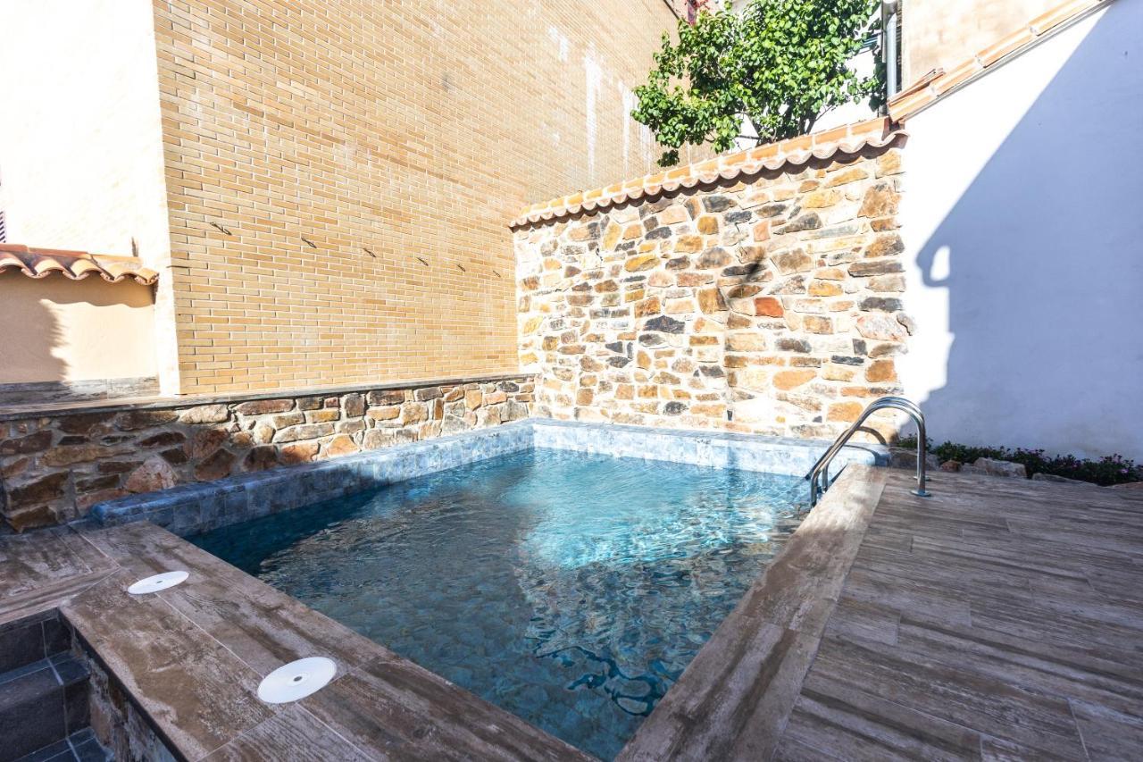 Apartamentos Turisticos De La Bernarda Caces 외부 사진