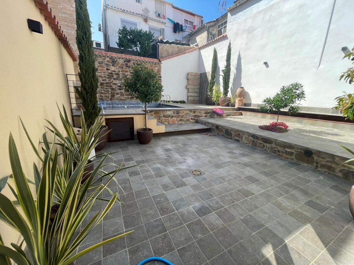 Apartamentos Turisticos De La Bernarda Caces 외부 사진