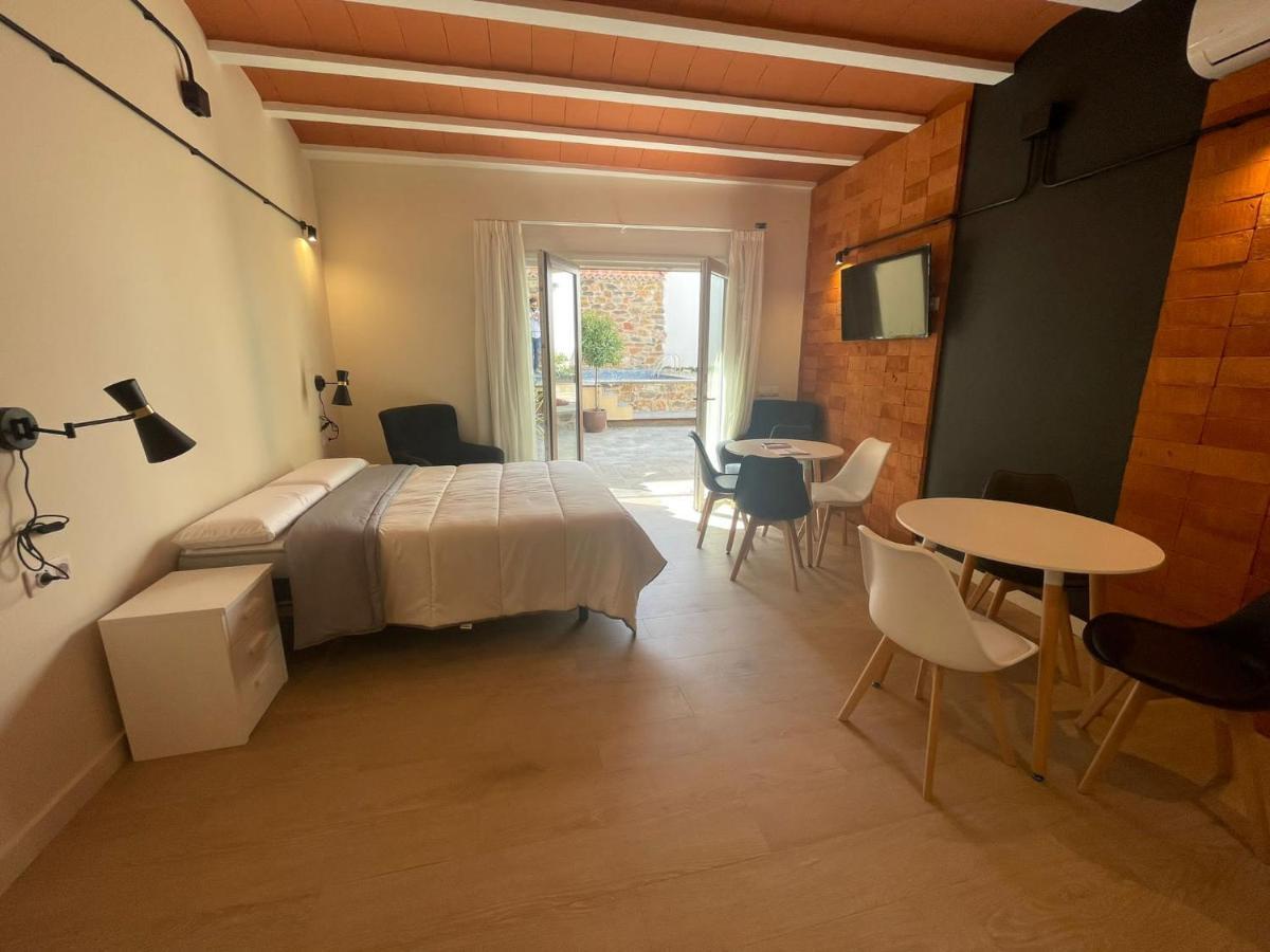 Apartamentos Turisticos De La Bernarda Caces 외부 사진